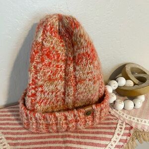 Frye & Co. orange and cream ribbed knit cuffed beanie